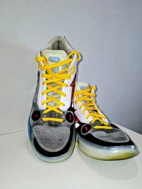 Li - Ning Wade Dwyane Limited Edition Sneakers  with Yellow Laces
